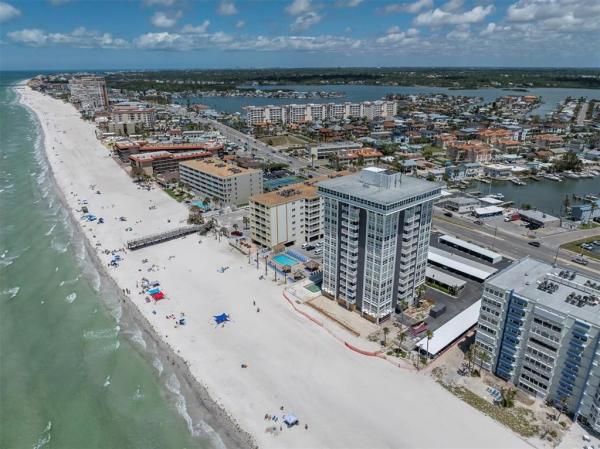 CLUB REDINGTON CONDO THE