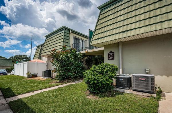 FOUNTAIN SQUARE CONDO