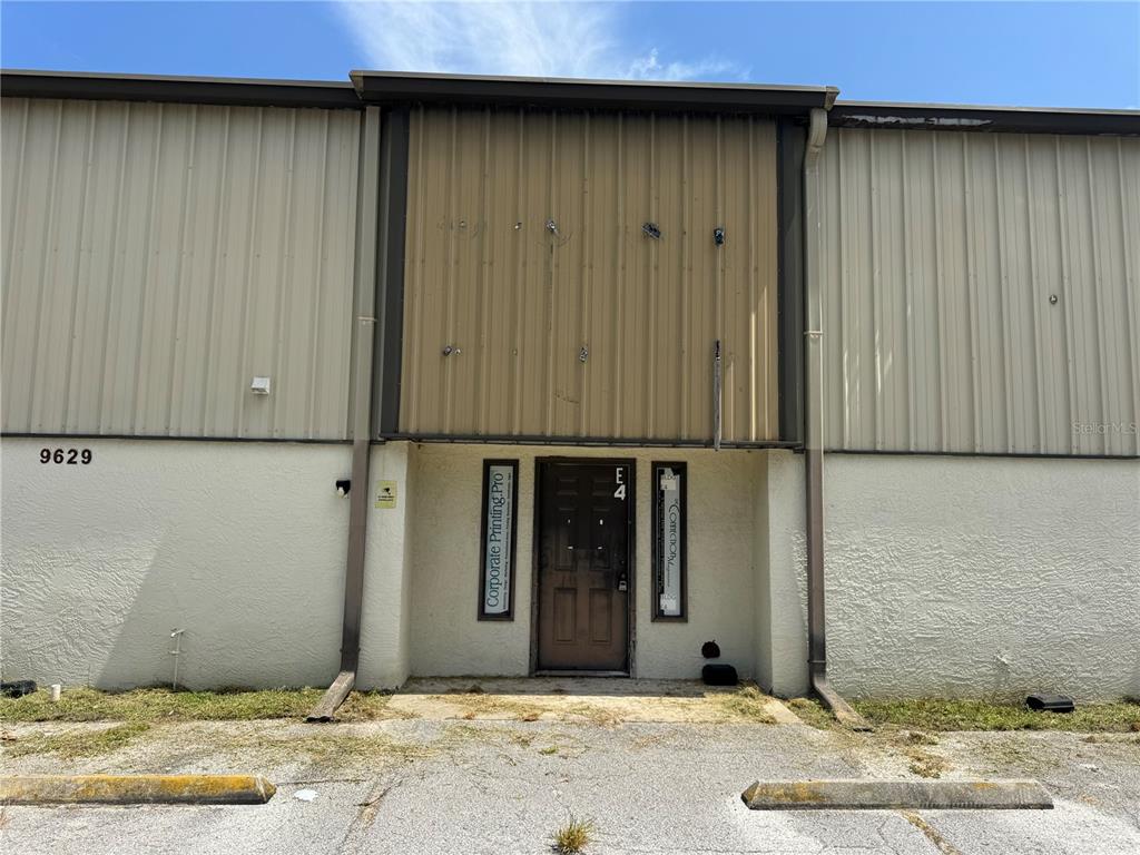 Commercial - фото