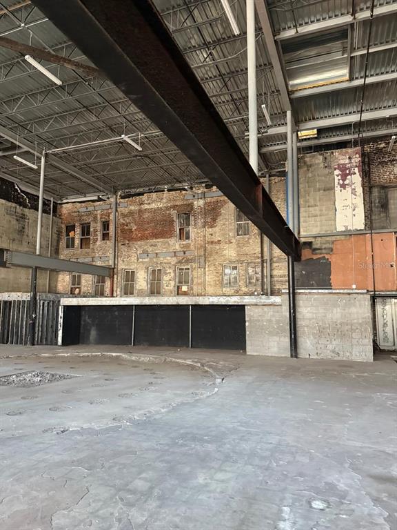 YBOR CITY BLK Y - фото