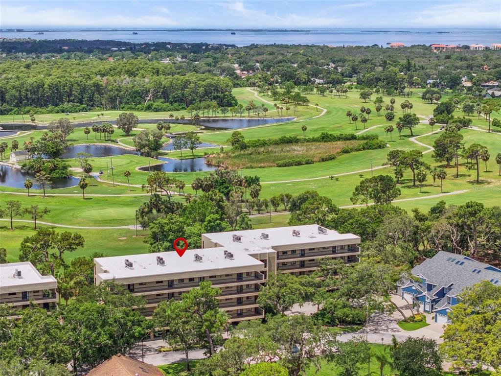 GREEN DOLPHIN PARK MID-RISE CONDO - фото