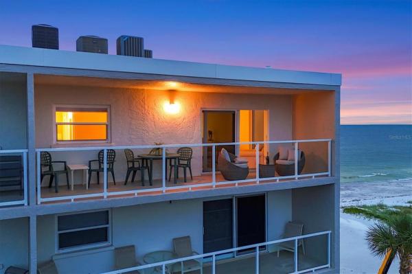 LONGBOAT BEACHCOMBER