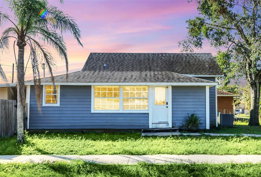 C W DOOPS - фото