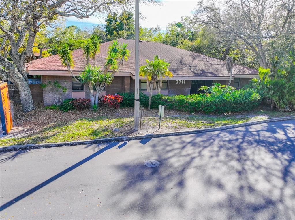 Commercial - фото