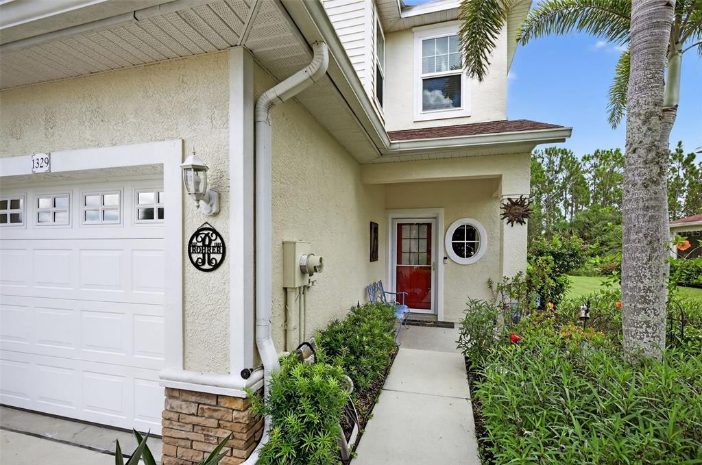 TOWNS AT LAKESIDE - фото