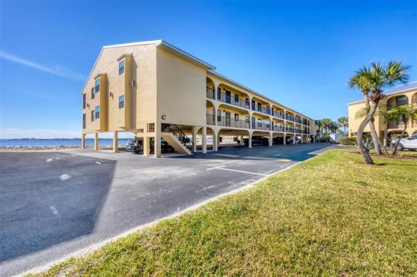 TARPON BAY PH 02 BLDG C