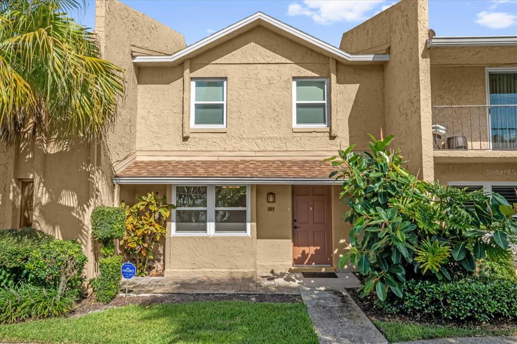 PARK LAKE TOWNHOUSES - фото