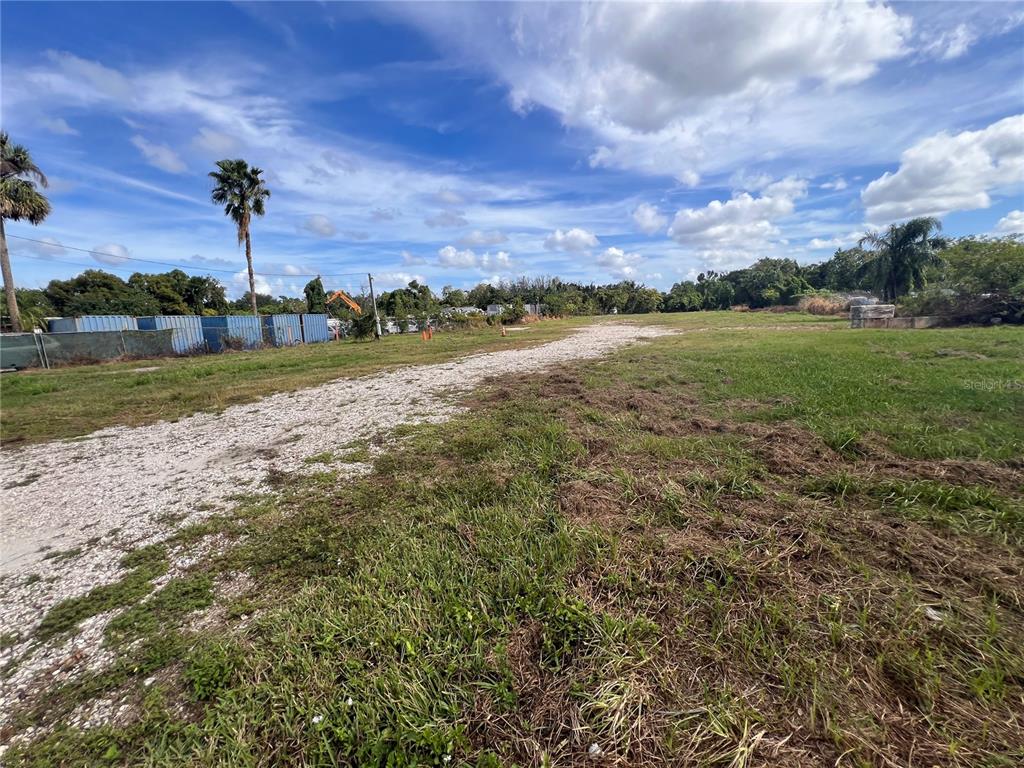 Commercial - фото