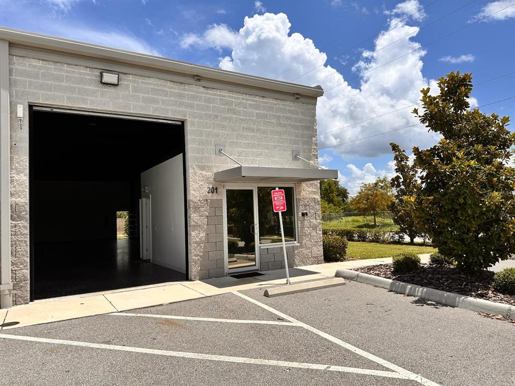 TBC BUS CENTER COMM CONDO PH 2 - фото