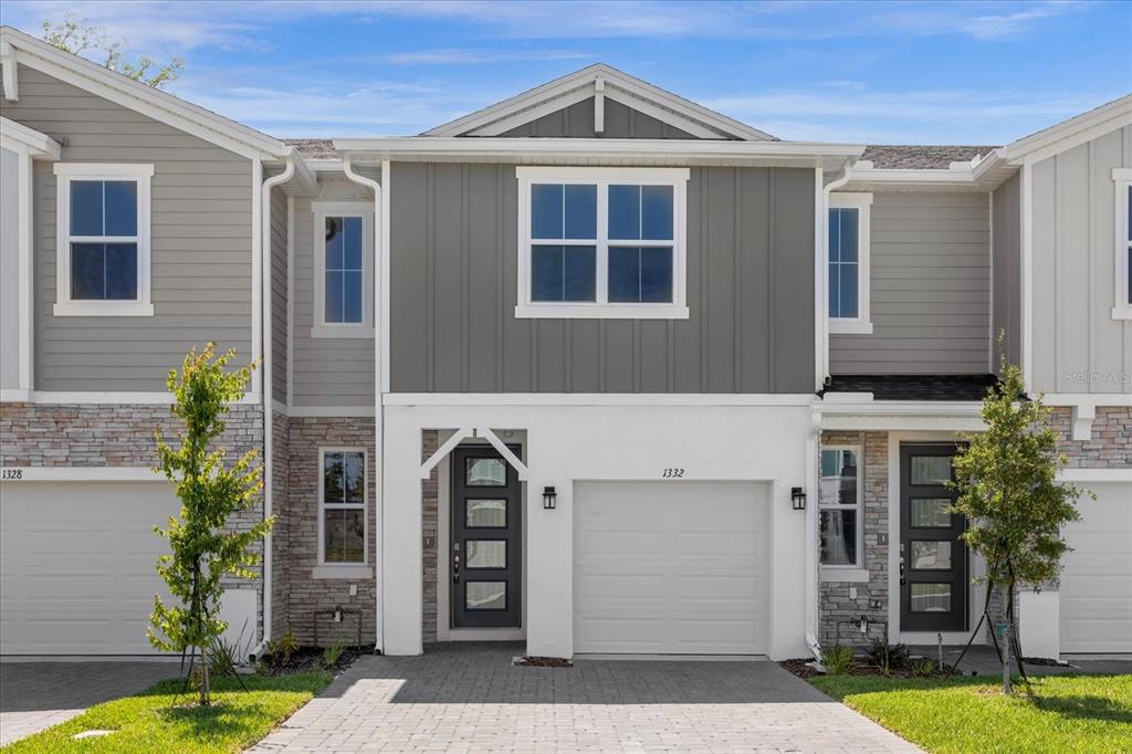 TOWNHOMES AT RIVERS EDGE - фото