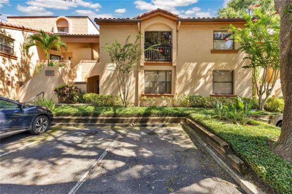 LAKE PINELOCH VILLAGE CONDO 03