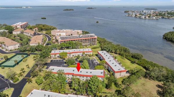 MEDITERRANEAN MANORS