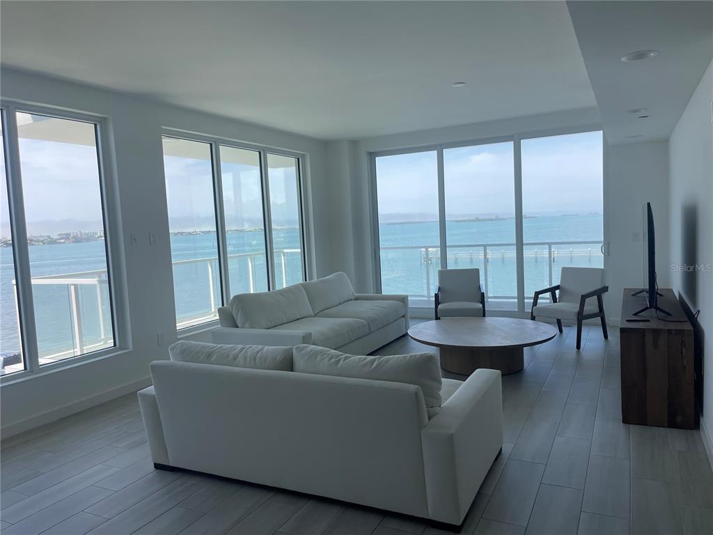 MARINA BAY 880 CONDO - фото