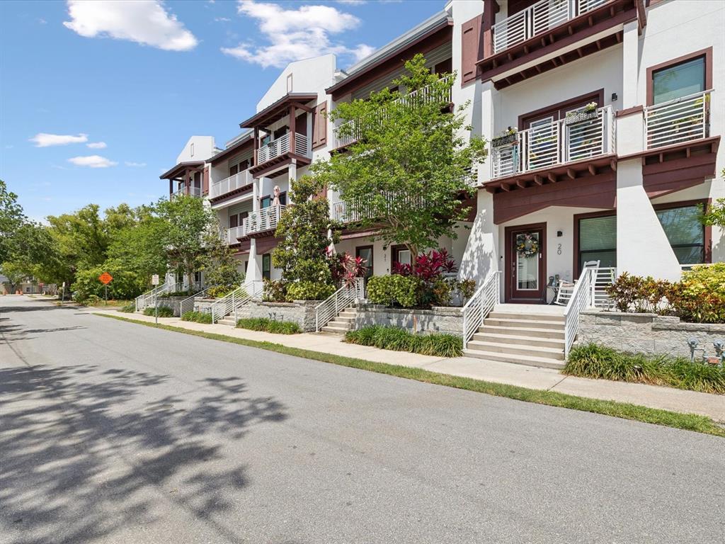 HIGHLAND TOWNHOMES - фото