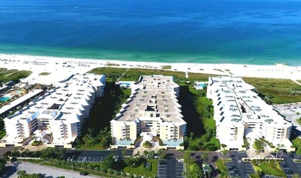SILVER SANDS BEACH & RACQUET CLUB
