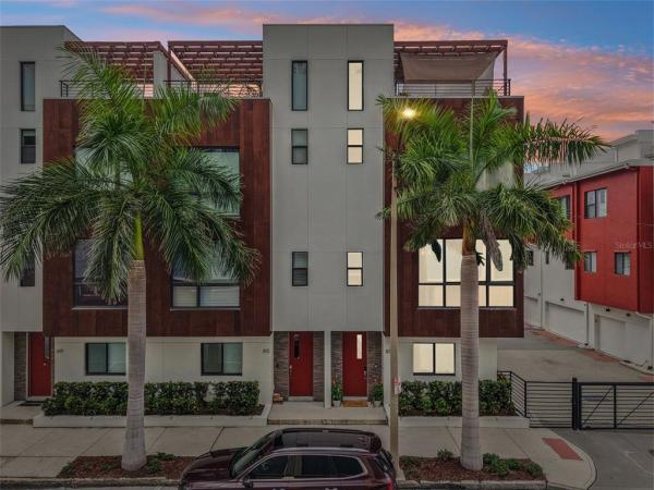 ARLINGTON & 8TH TWNHMS