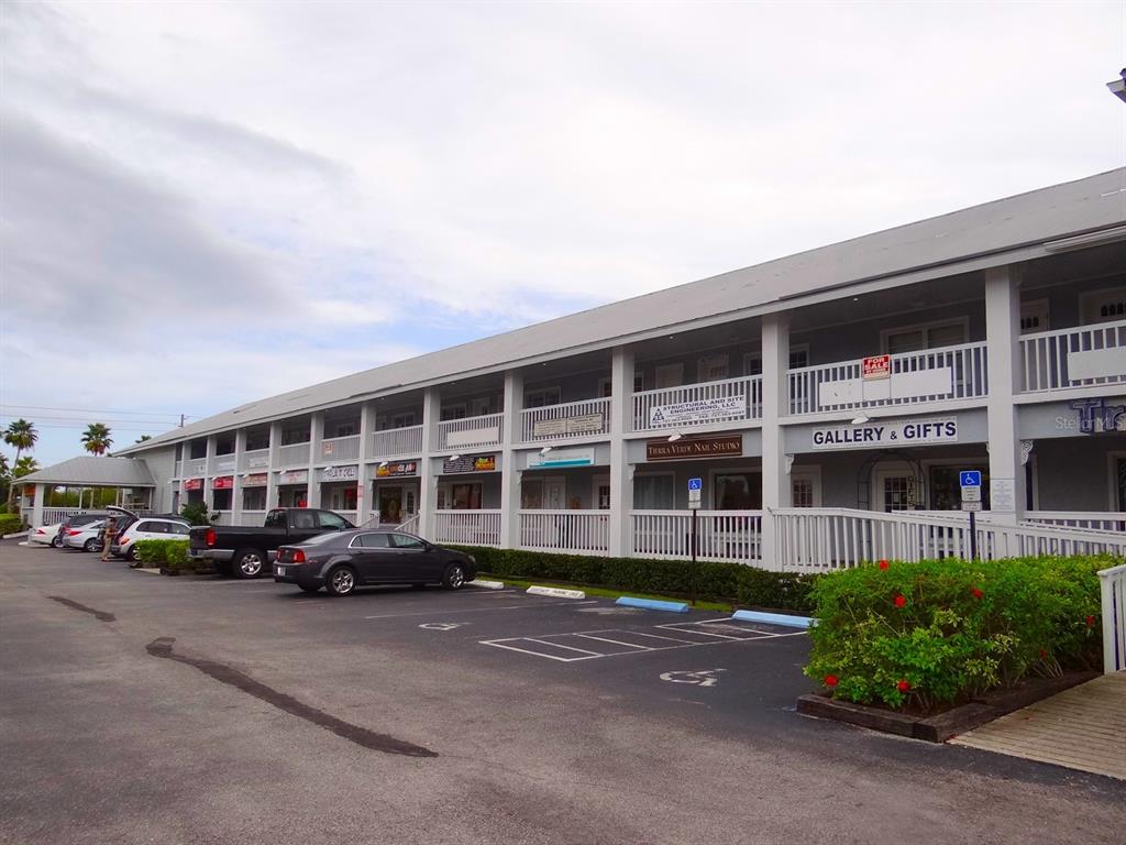 DOWNTOWN TIERRA VERDE COMMERICAL CONDO - фото