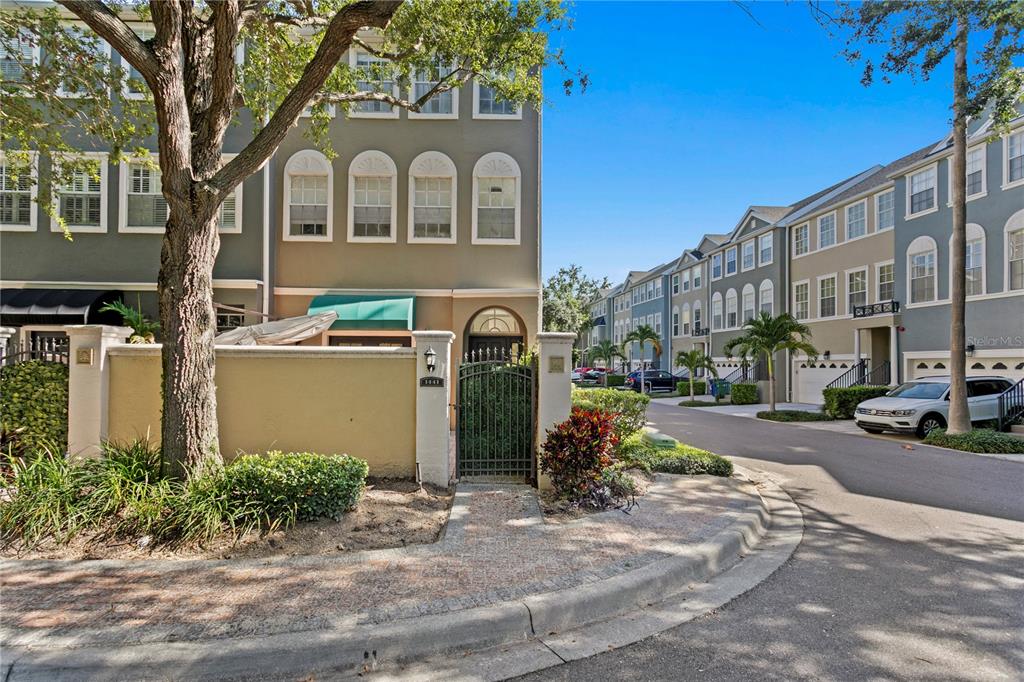 HARBOURSIDE AT HARBOUR ISLAND - фото