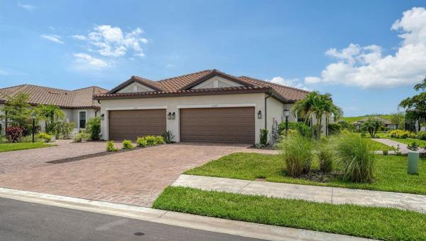 ESPLANADE AT THE HEIGHTS