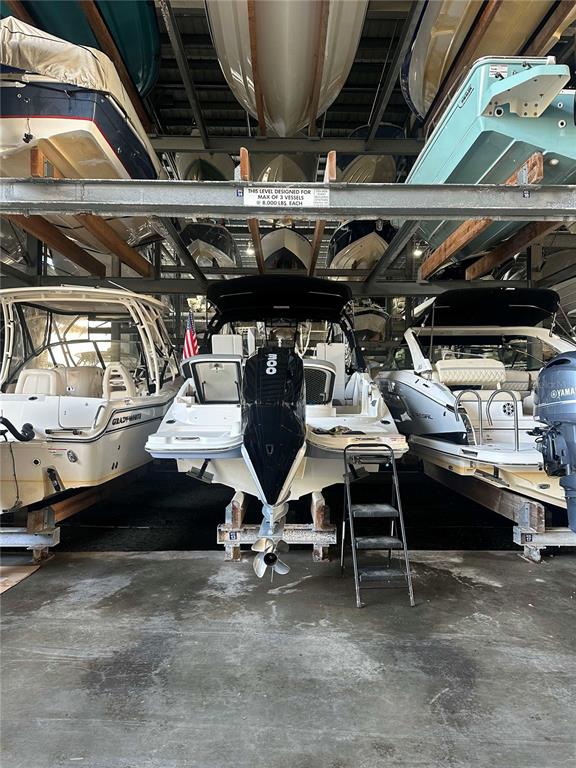 DRY SLIPS AT BELLAGIO VILLAGE - фото