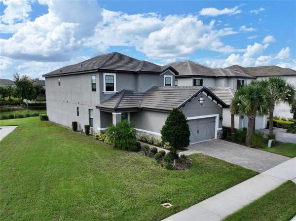 LANDINGS AT HAWKS CREST