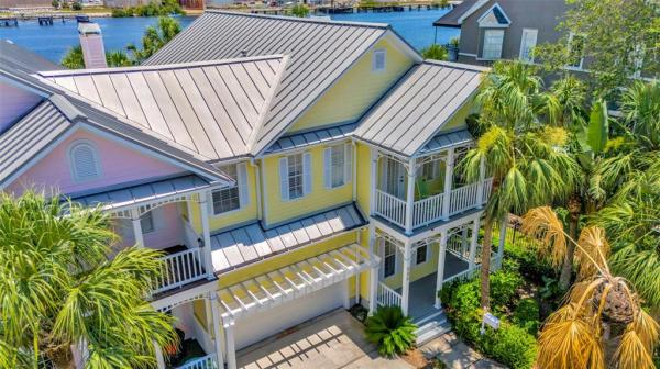 KEYS AT HARBOUR ISLAND