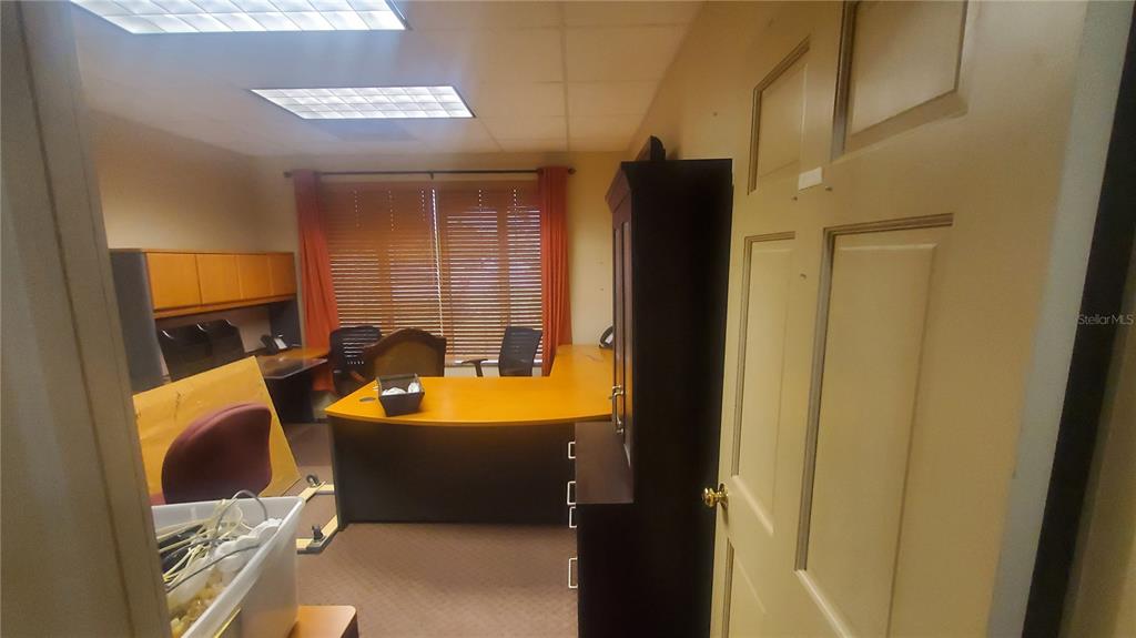 Commercial - фото