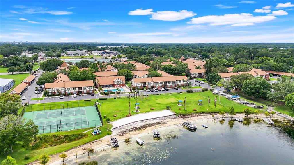 CAMELOT BY LAKE CONDO - фото