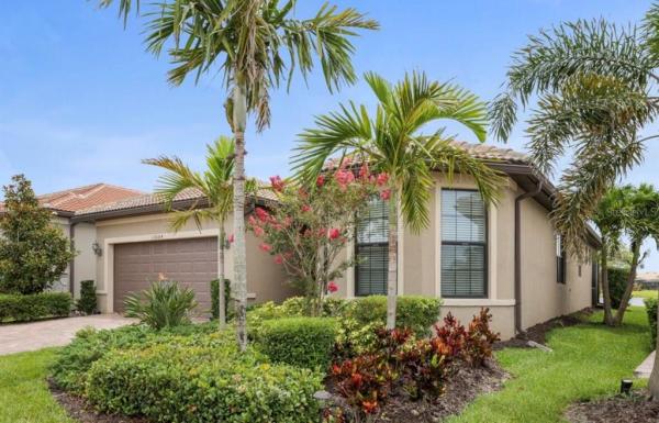 ISLANDWALK AT THE WEST VILLAGES