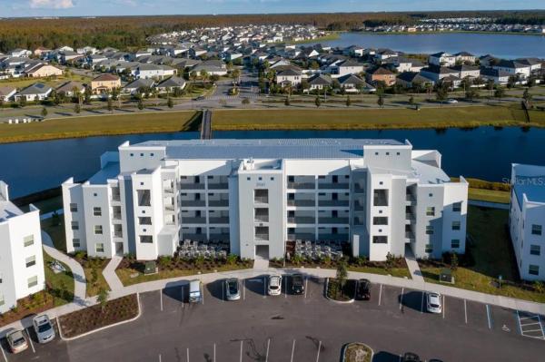 TERRACES/STOREY LAKE CONDO