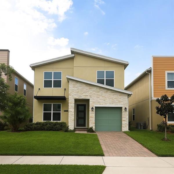 COVE AT STOREY LAKE 4