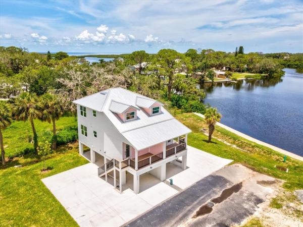 COTTAGES/OYSTER BAYOU TRACTS A