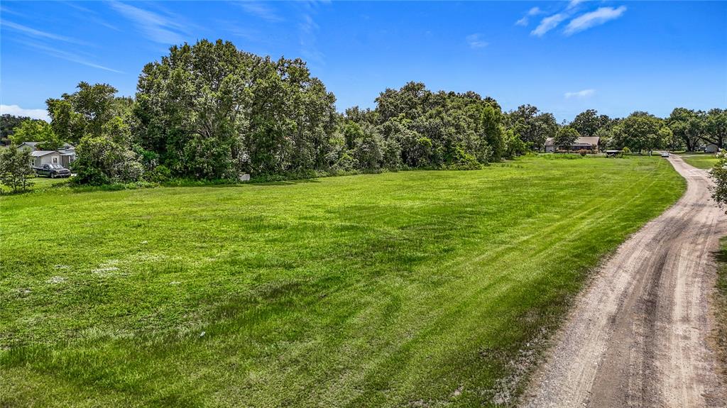 M & E ACRES - фото