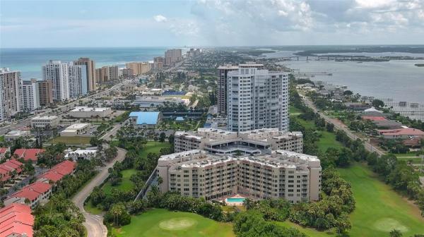 OCEANS CLOVERLEAF CONDO