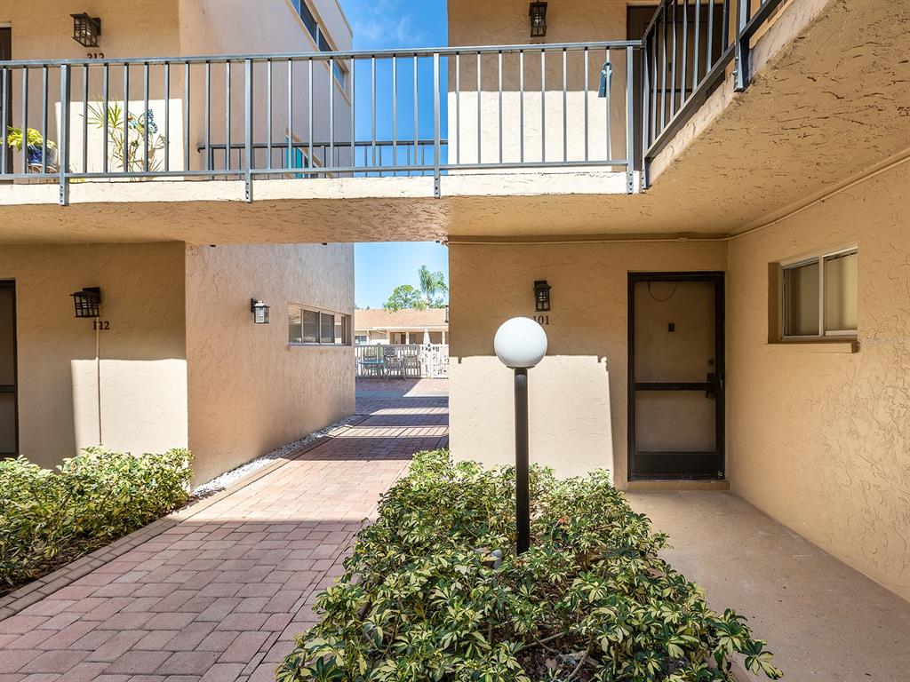 PINEWOOD VILLAGE II - фото