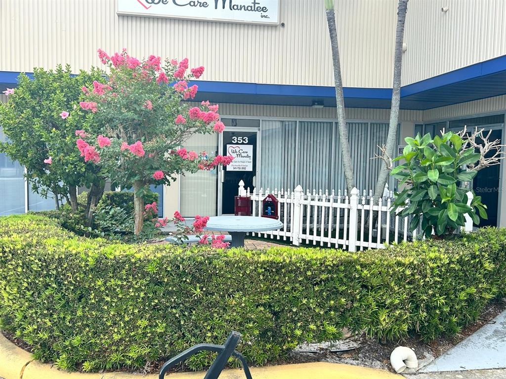 THE CONTRACTORS MALL - фото