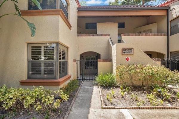 LAKE PINELOCH VILLAGE CONDO 01