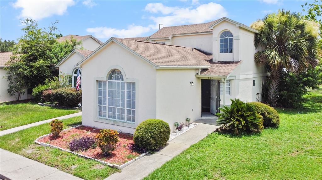 LAKE OLYMPIC TWNHS CONDO - фото