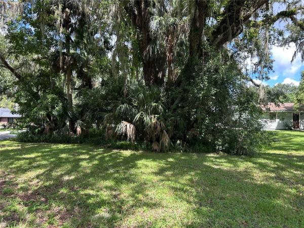 QUAIL HOLLOW ON RIVER