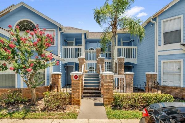 VILLAS AT SOMERSET THE