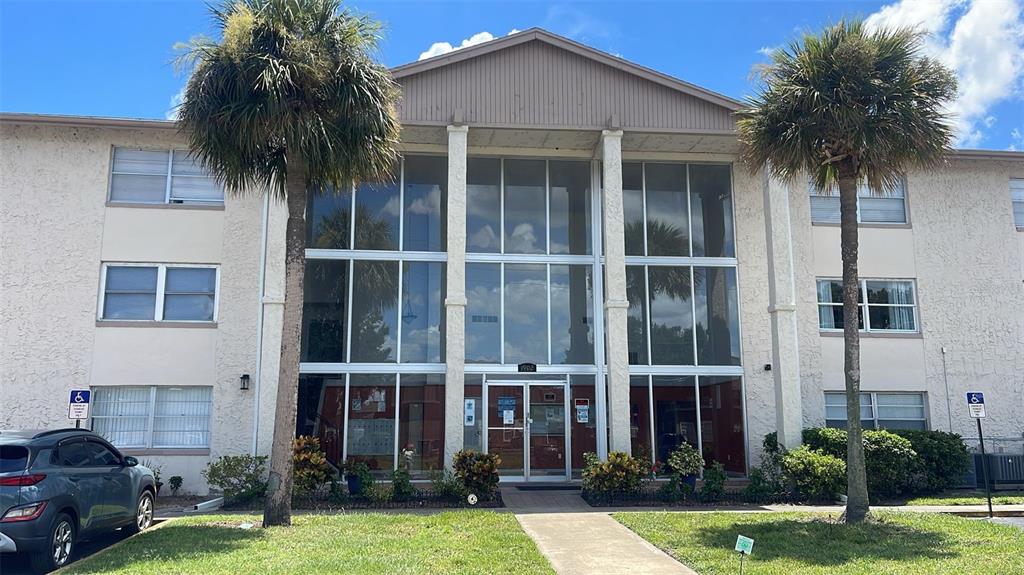 COMMODORE PLACE CONDO - фото