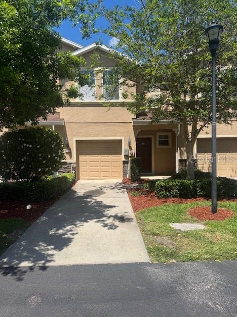 WHISPERING OAKS TWNHMS - фото