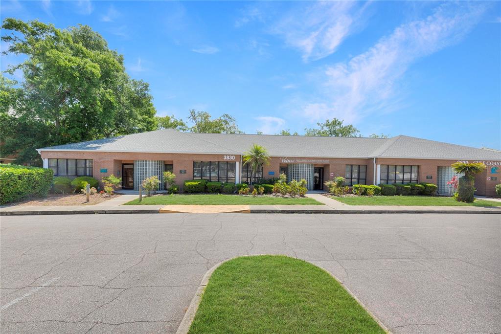 CORNERSTONE CENTRE - фото