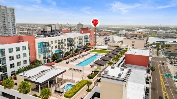 GRAND CENTRAL AT KENNEDY RESID