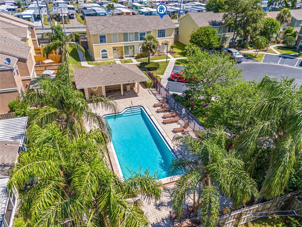 CHATEAUX DE VILLE - фото