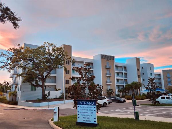 CONDO-MID-RISE 2-6 STORIES-0404