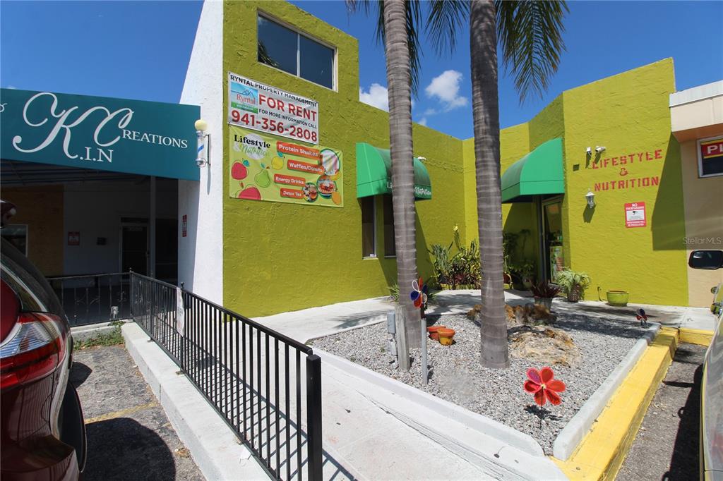 SOUTH GATE - фото