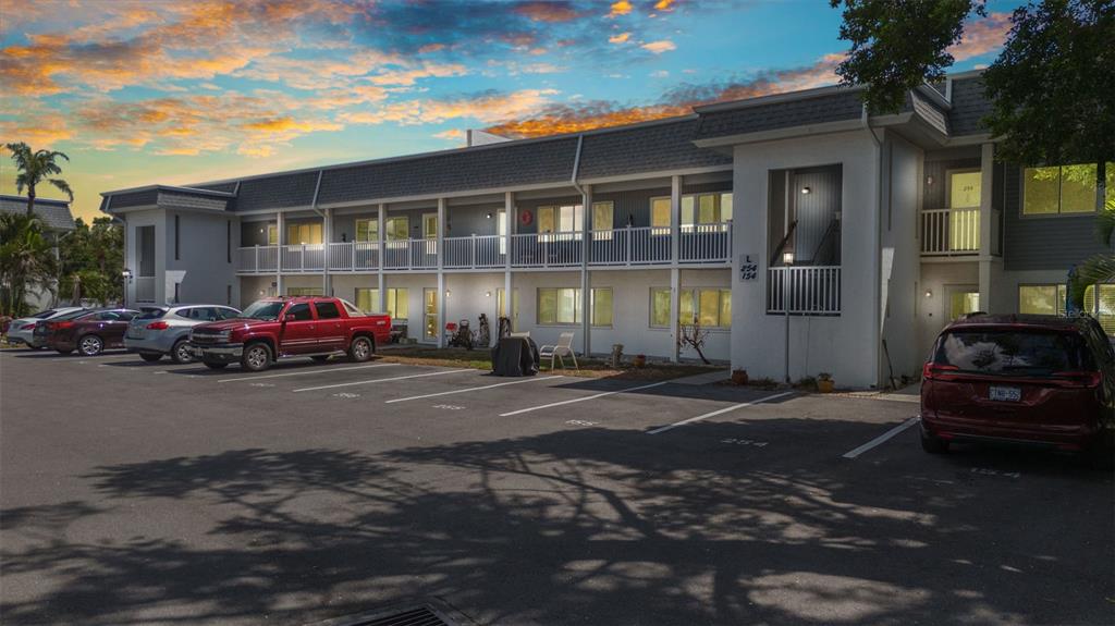 EDGEWATER VILLAGE - фото