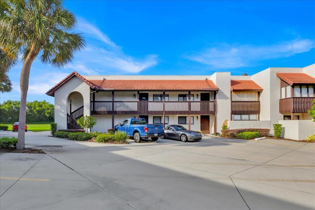 COUNTRY CLUB VILLAGE CONDO - фото