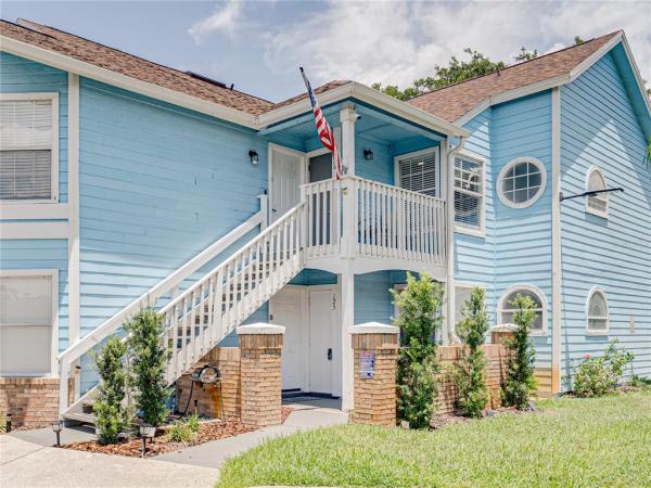 VILLAS AT SOMERSET THE